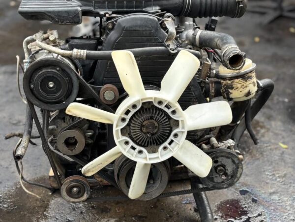 Toyota 2L engine Complete - Image 2
