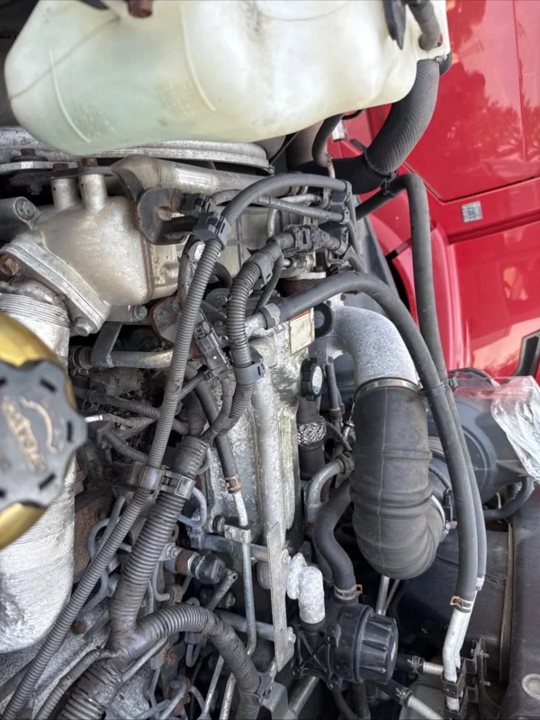 2013 HINO 258 JO8E-VC Engine Assembly 225k Miles - Image 2