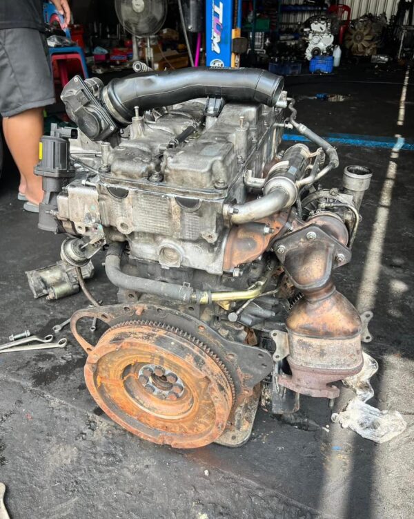 Isuzu 4Jk1 common rail 2 engine - Image 2