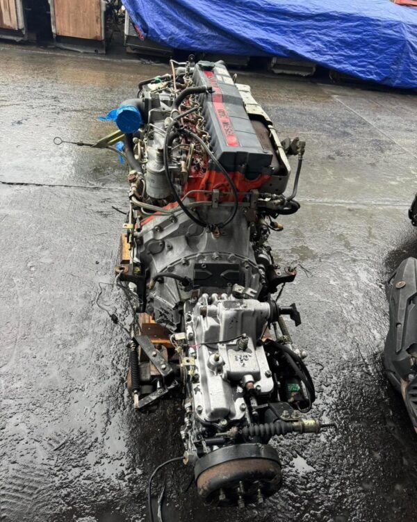 Isuzus 6HE1 engine - Image 4
