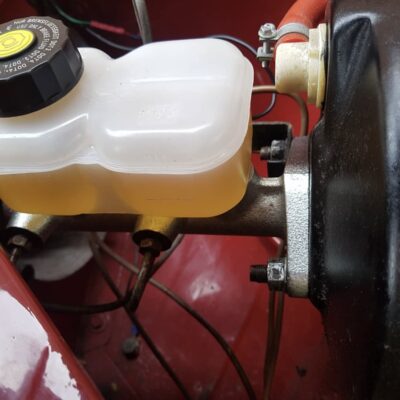 Volvo 142 engine bay